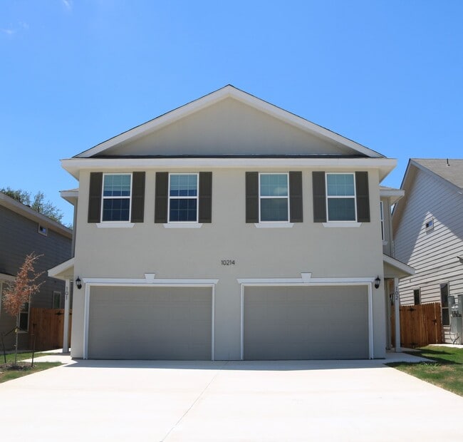 Building Photo - 10214 Lynwood Vlg