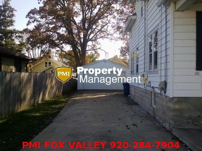 Photo - Large Bedrooms UPPER Oshkosh $1025 Unit UPPER