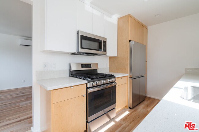 Photo - 1318 S Ogden Dr Unidad 4