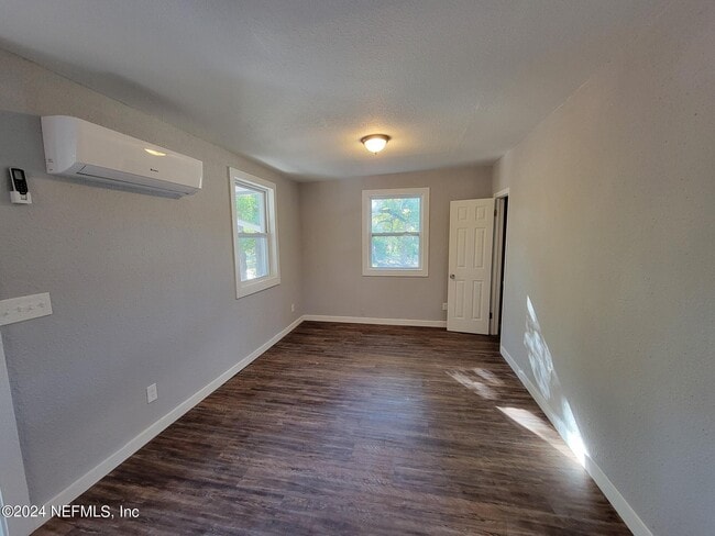 Photo - 3018 Pearce St
