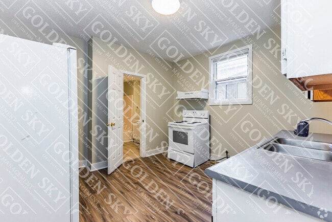 Building Photo - 803 W Main St Rental