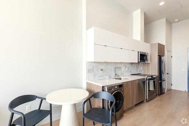 Studio, 1BA - 576SF