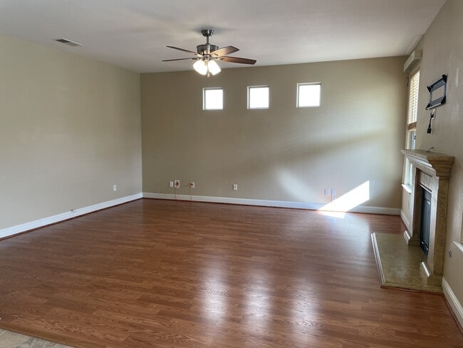 Photo - 9772 Ellsmere Way