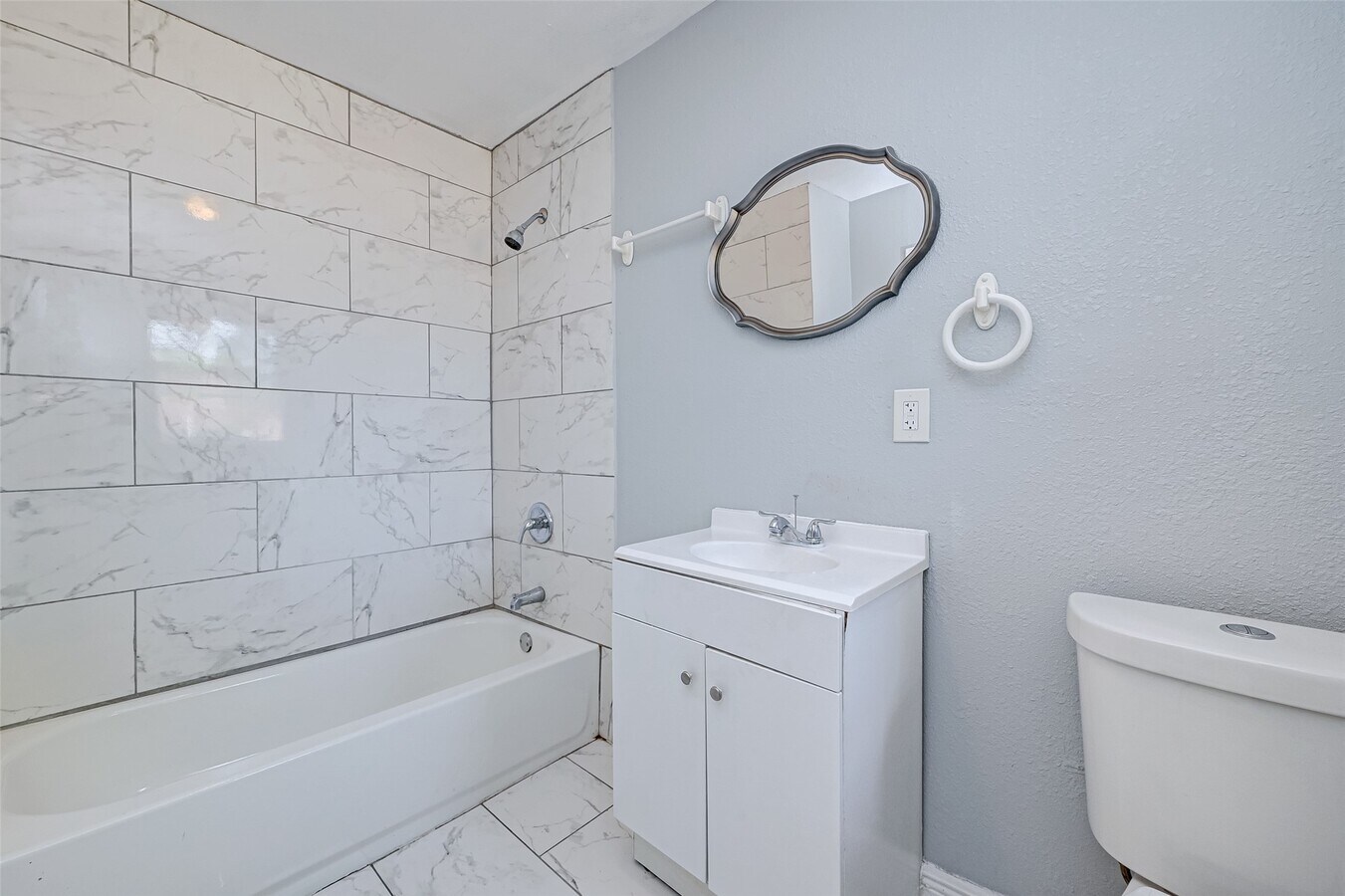 Photo - 5859 Westover St
