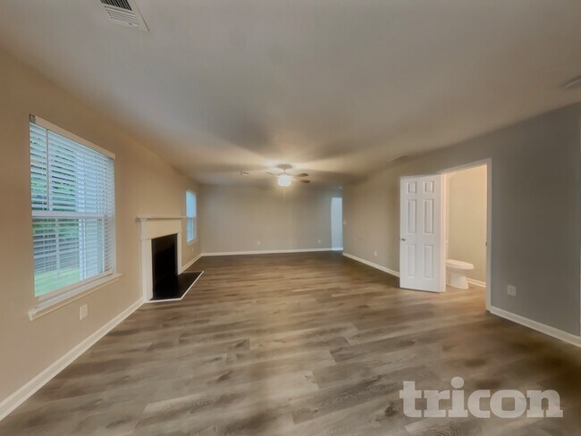 Photo - 613 Amberwood Dr