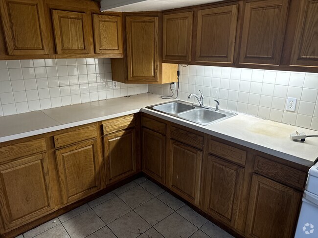Building Photo - 18 Franklin St Unit Includeswatersewergarbag Rental