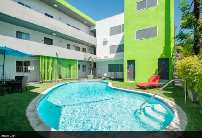 Building Photo - 1595 E Chevy Chase Dr Rental