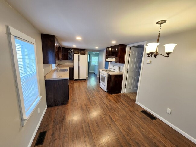 Photo - Available October 1st - East Peoria - 2BR/...