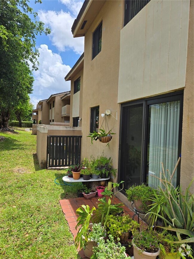 Building Photo - 15421 SW 80th St Unit 205 Rental
