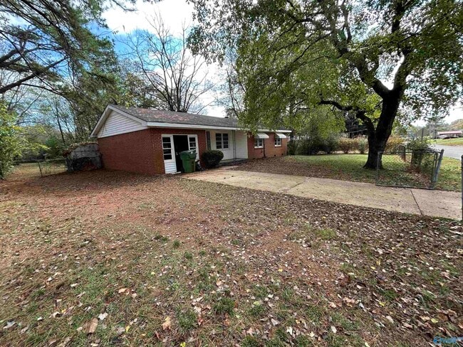 Photo - 2723 Oaktree Ln NW