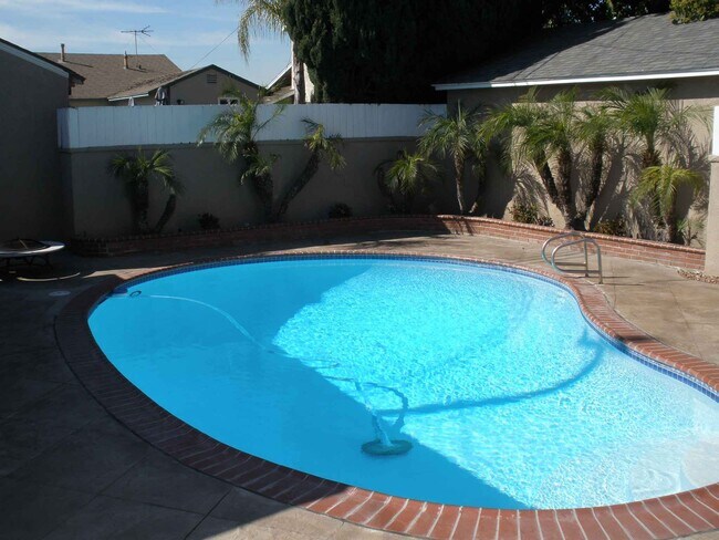 Photo - 3739 Snowden Ave