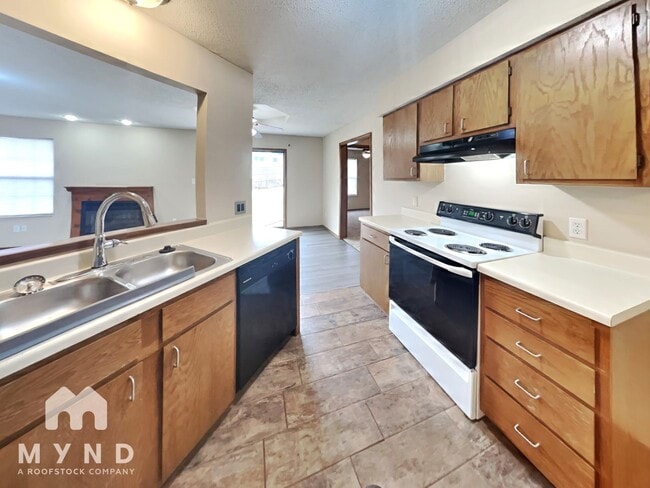 Photo - 2527 W Buena Vista St