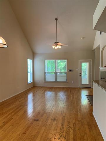 Photo - 228 Creekview Dr