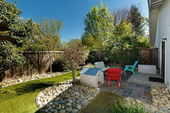 Photo - 3315 Victoria Pl