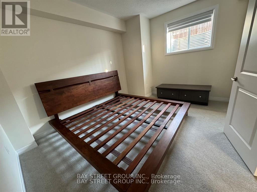 Photo - 121 Settlers Rd E