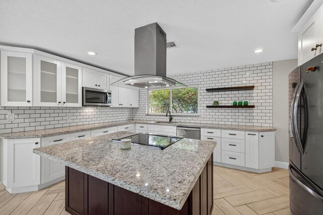 Building Photo - 1460 NE 57th Ct Rental