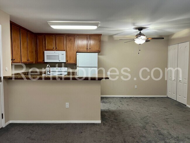 Photo - 3456 Castle Glen Dr Unidad 256 Rental