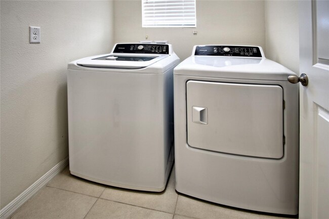 Photo - 117 Lacewing Pl