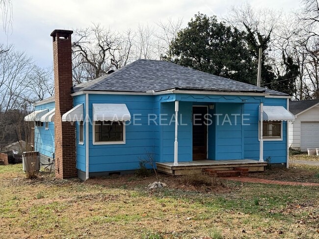 Building Photo - CUTE 1940'S BUNGALOW IN SHANNONDALE COMMUNITY IN N. KNOXVILLE!!