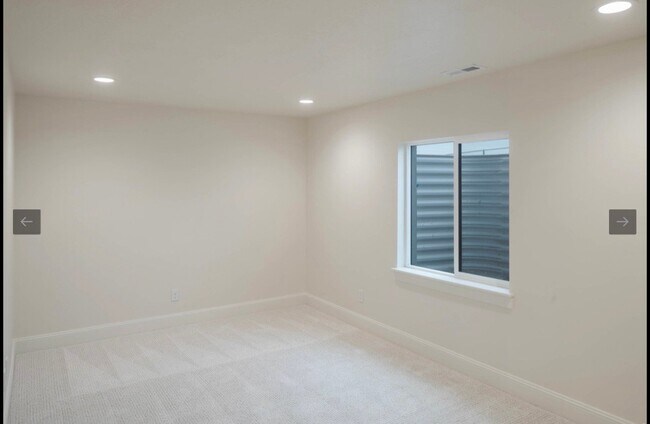 Photo - 52 W 650 N