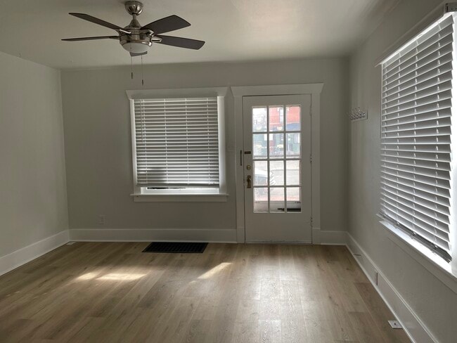 Building Photo - 212 E Pitkin Ave Unit 214