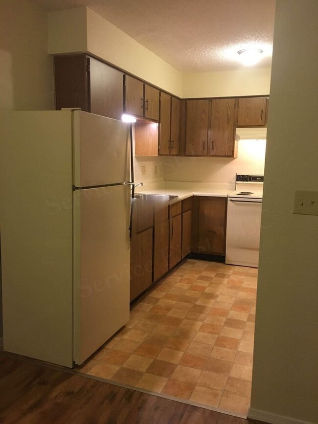 Building Photo - Buffalo Apartments (Bison Terrace) Unit 102 (103)