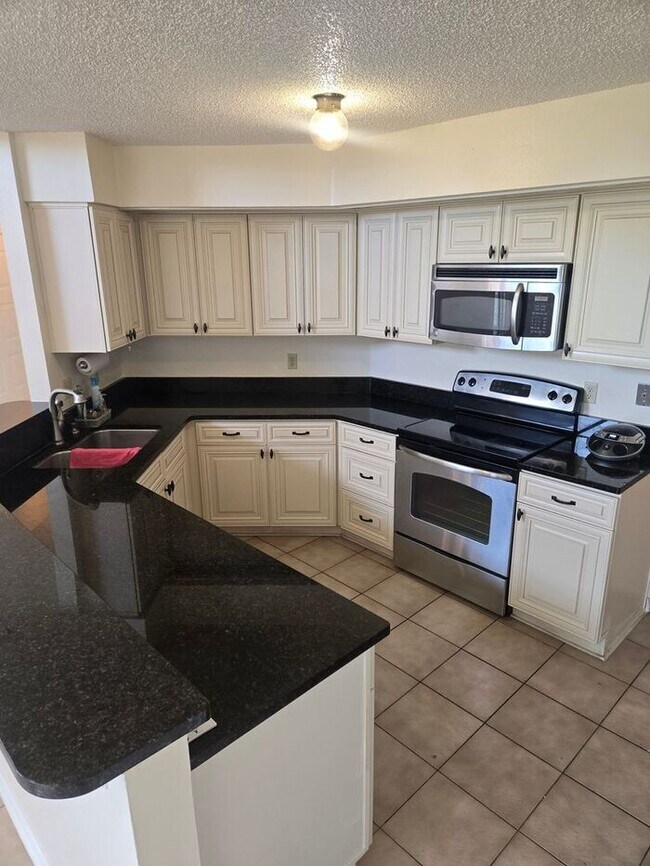 Beautiful 4 Bed 2 Bath Single Family - Image 