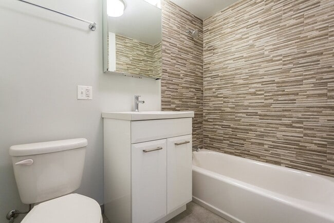 Photo - 6142 N Kenmore Ave Unidad 504,