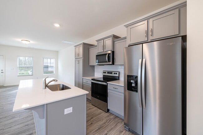 Photo - 3 Bedroom Townhome Main Street Pineville - AVAILABLE JUNE 2026