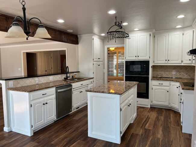 Photo - 1801 Olde N Pl