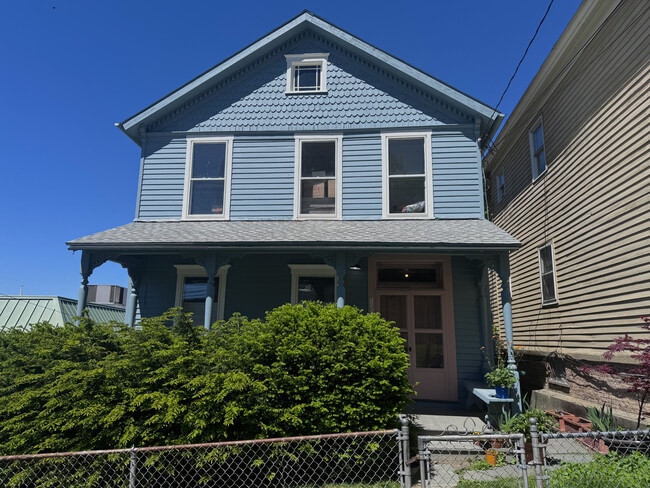 Building Photo - 850 Columbia St Unit 1