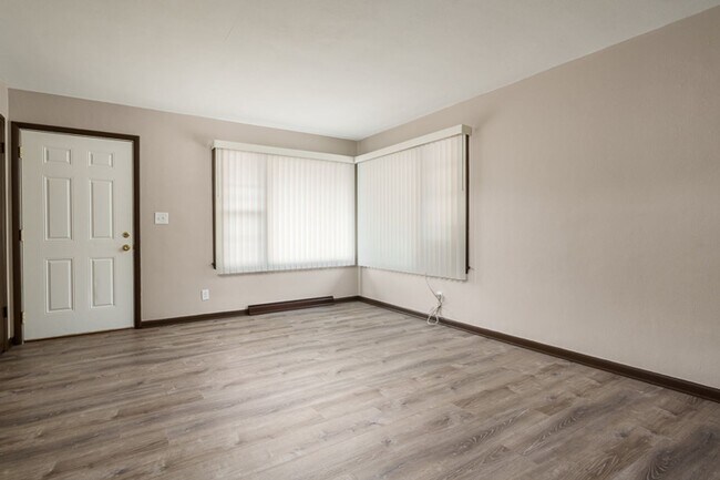 Photo - 3220/3222 Darwood Drive Unit 3220 1/2 Darwood Drive