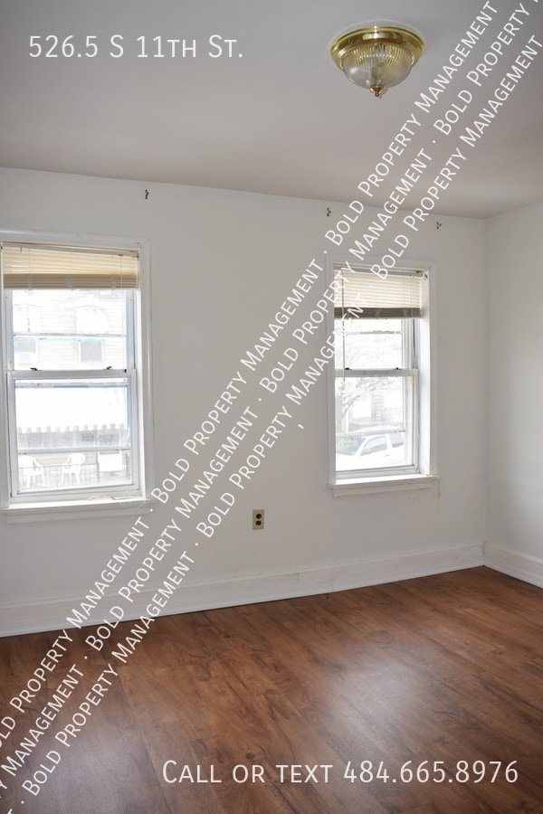 Photo - 526.5 S 11th St