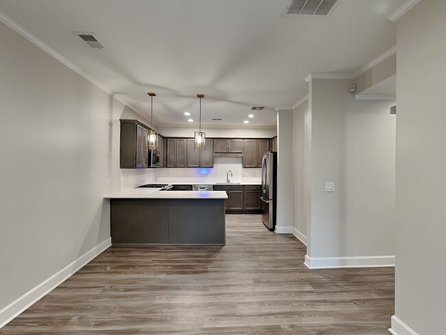 Photo - 1777 Temple Ave