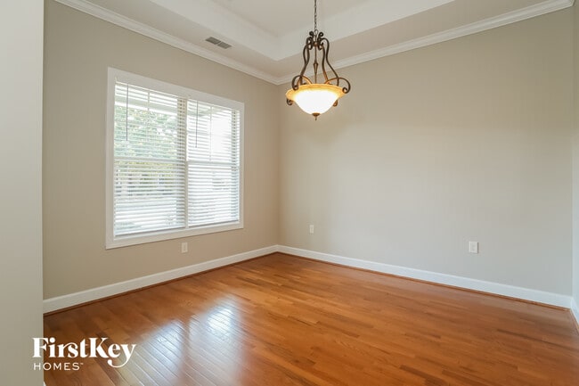 Photo - 207 Hickory Nut Ln