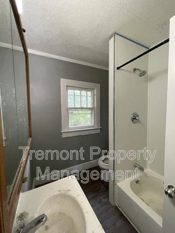 Photo - 2702 Woodside St