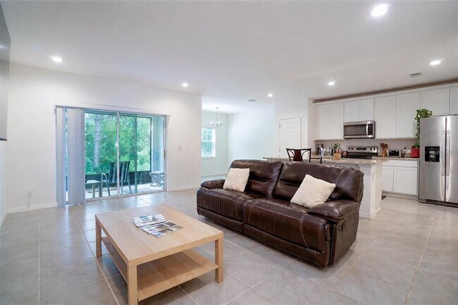 156 Glass Onion Dr