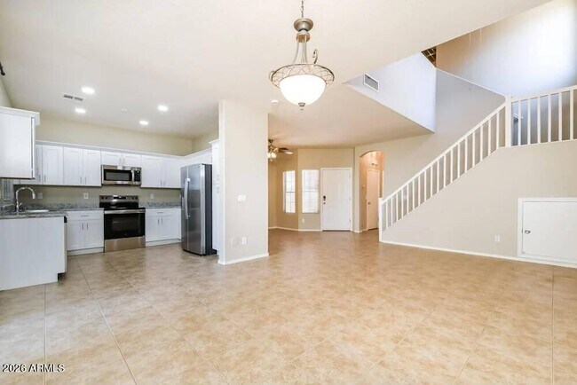Photo - 40092 Calabria St