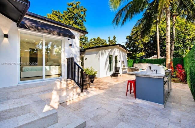 Photo - 145 NW 40th St