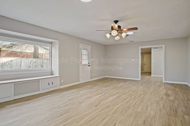 Photo - 1607 Denison Dr