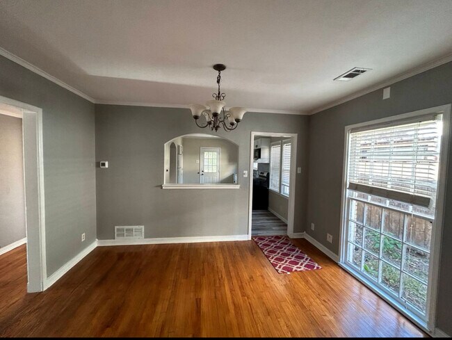 Photo - 5035 Bradford Dr