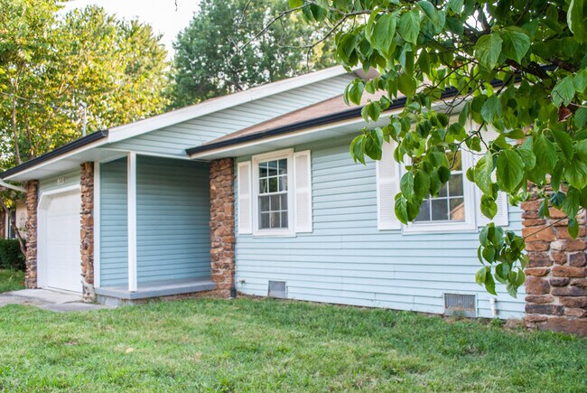 Photo - Look No Further!! 3 Bedroom 1.5 Bath House with a Garage