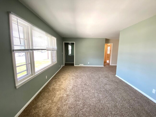 Photo - Gorgeous 5 Bed, 2 Bath House Near Concordia and MSUM!