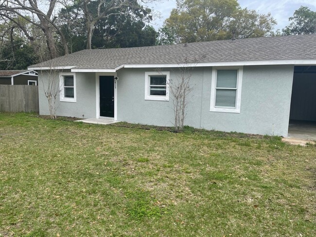 Building Photo - Eustis 2 Bed 2 Bath Home w/ Den