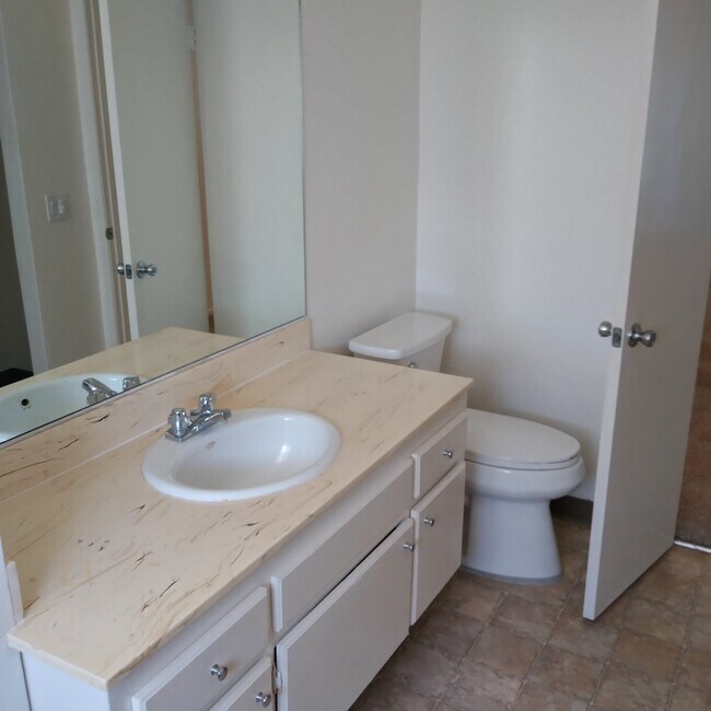 2208 Gates Ave Unit 1