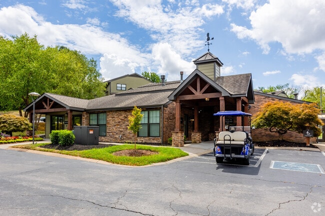 Oficina de arrendamiento - Brighton Valley Apts