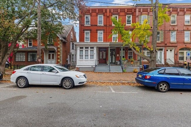 Building Photo - 329 E Union St Unit 3