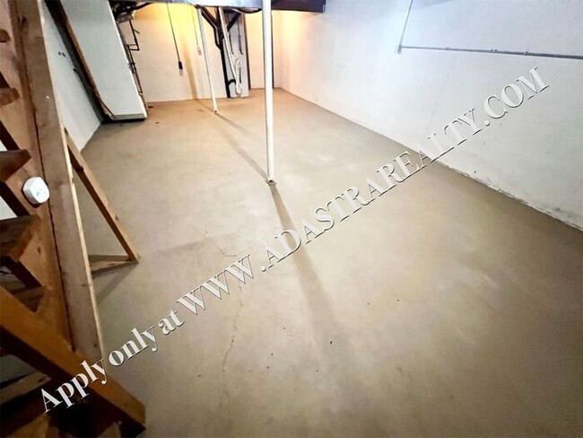 Photo - Spacious Duplex in Lee's Summit-Available ...