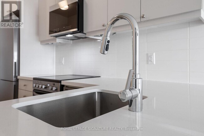 Photo - 51 Clarington Blvd Unité 505