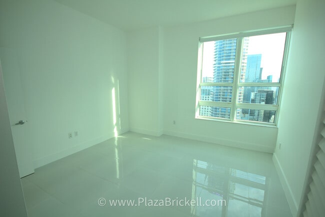 Building Photo - 950 Brickell Bay Drive Unit 1207-N Rental